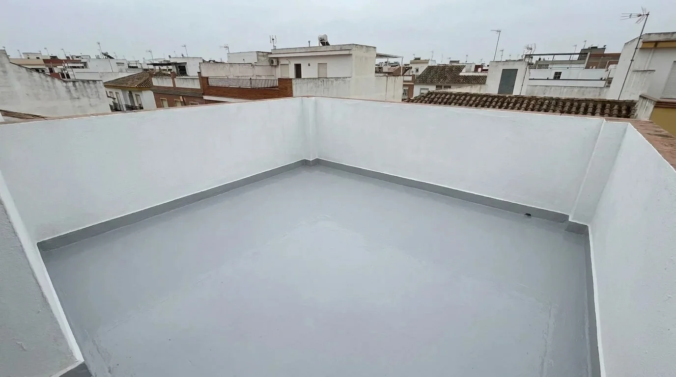 La misma terraza con membrana de poliuretano nueva y sellada